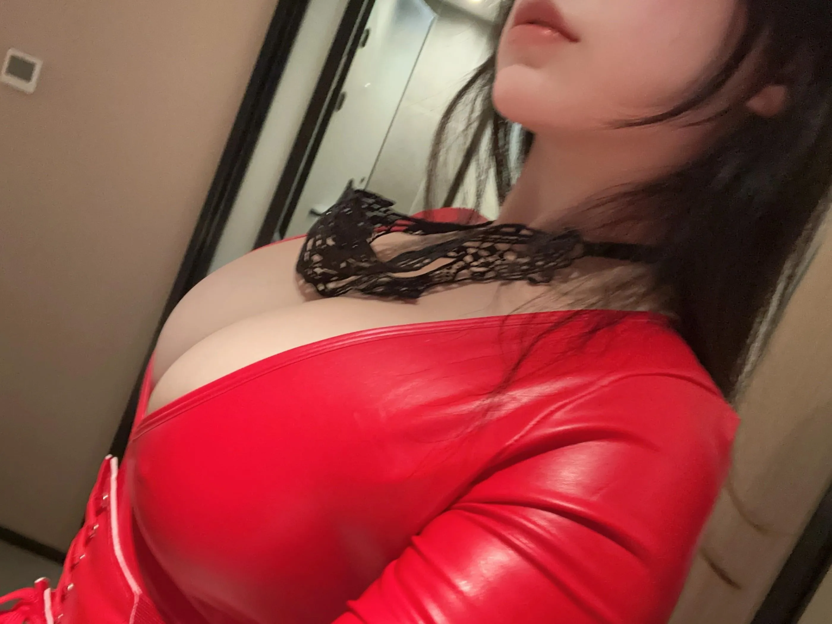 NO.066 奶宝妹纸 – 微密圈系列 诱人的红皮衣 [52P]插图8